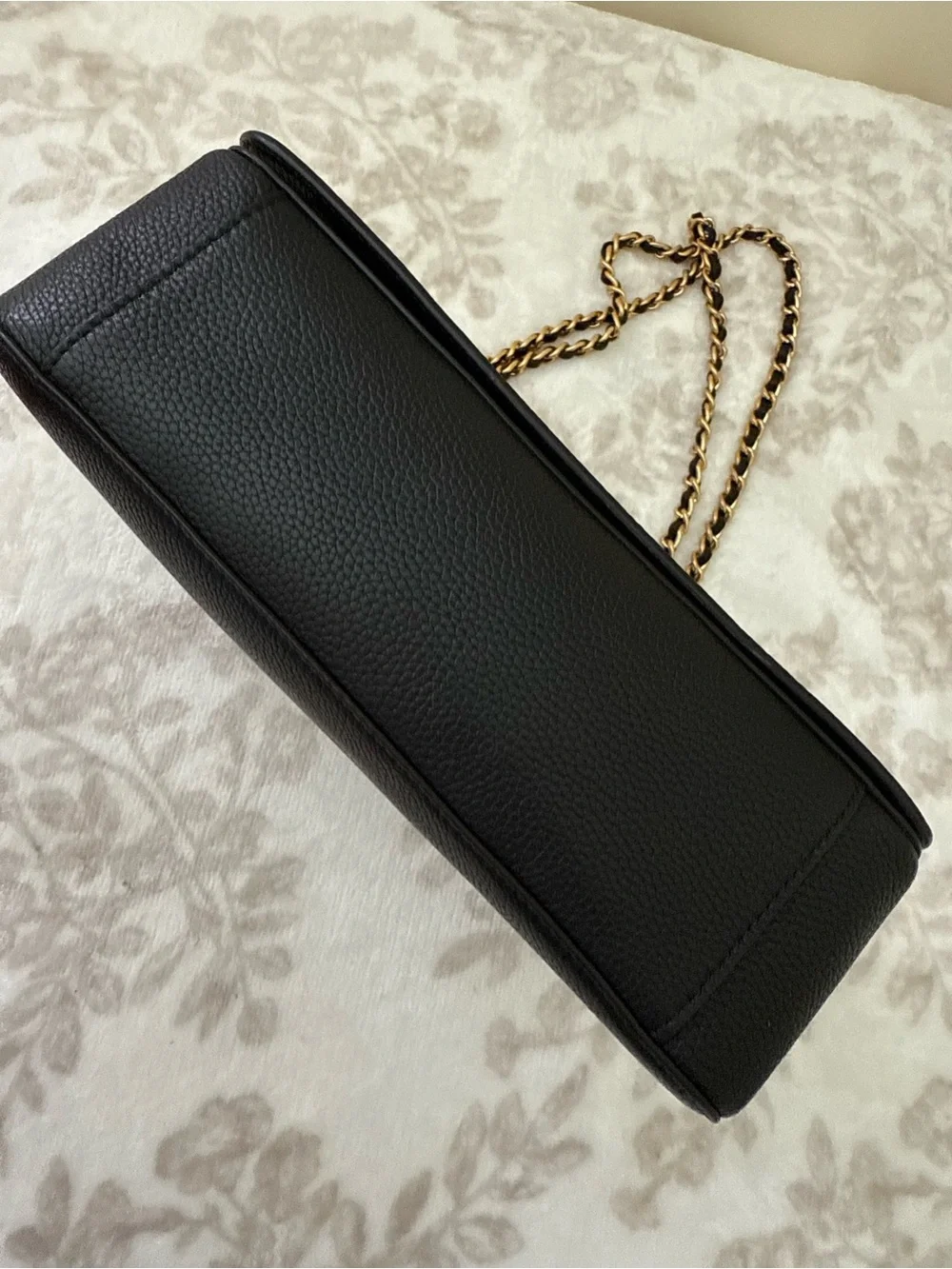 EUC Tory Burch Britten Large Shoulder Crossbody Bag Pebbled Leather Gold Chain